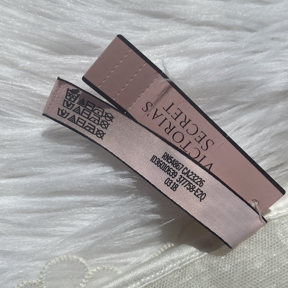 VS β’ Dream Angels Petal Thong Panty - Picture 9 of 9